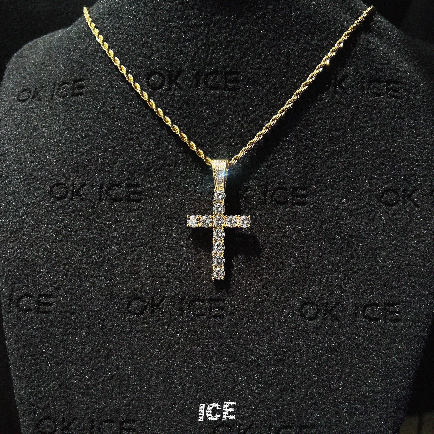 DIJE CROSS PENDANT