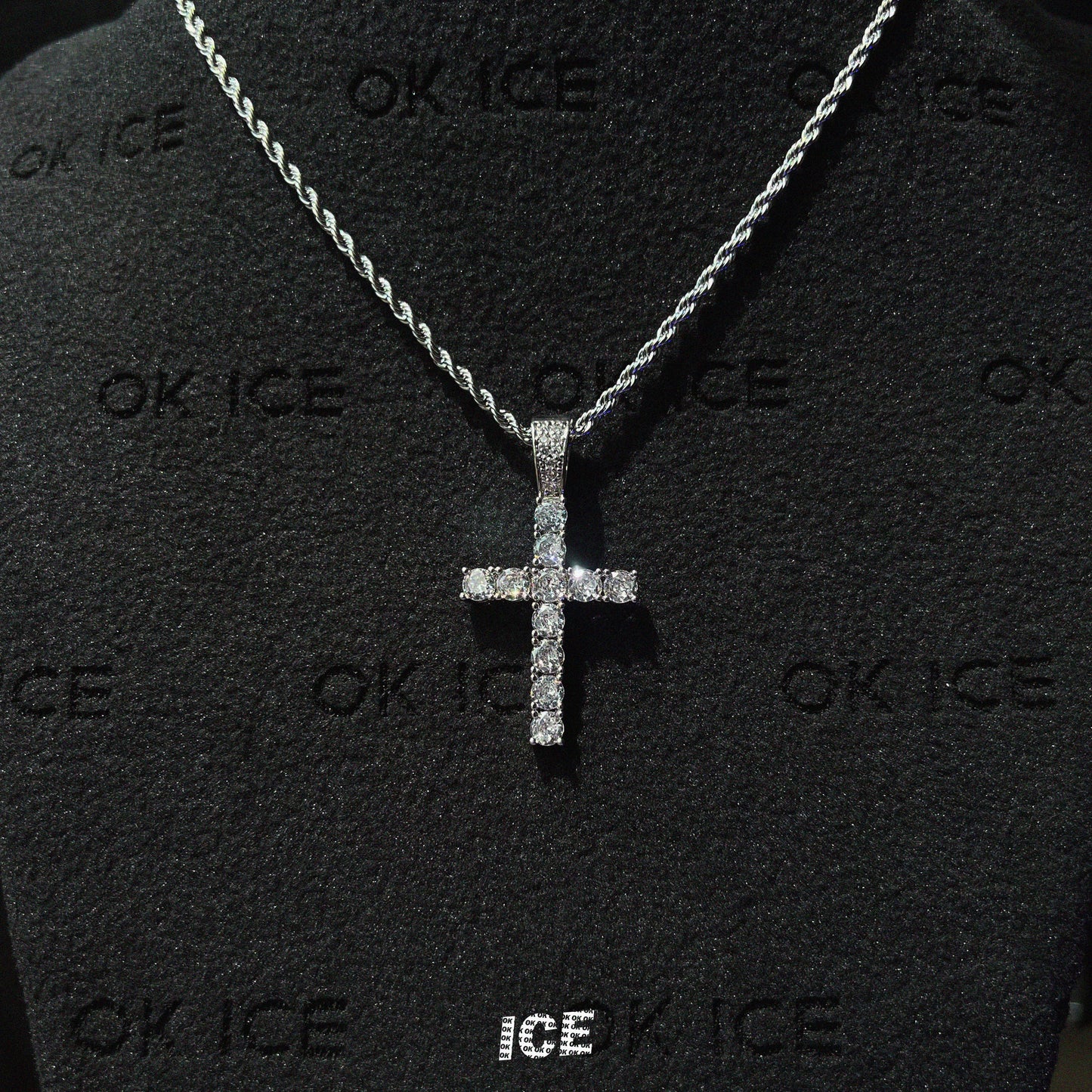 DIJE CROSS PENDANT