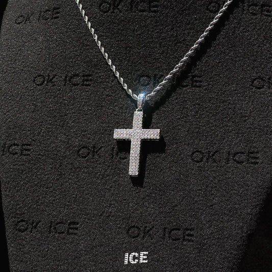 CROSS PENDANT 3 FILAS